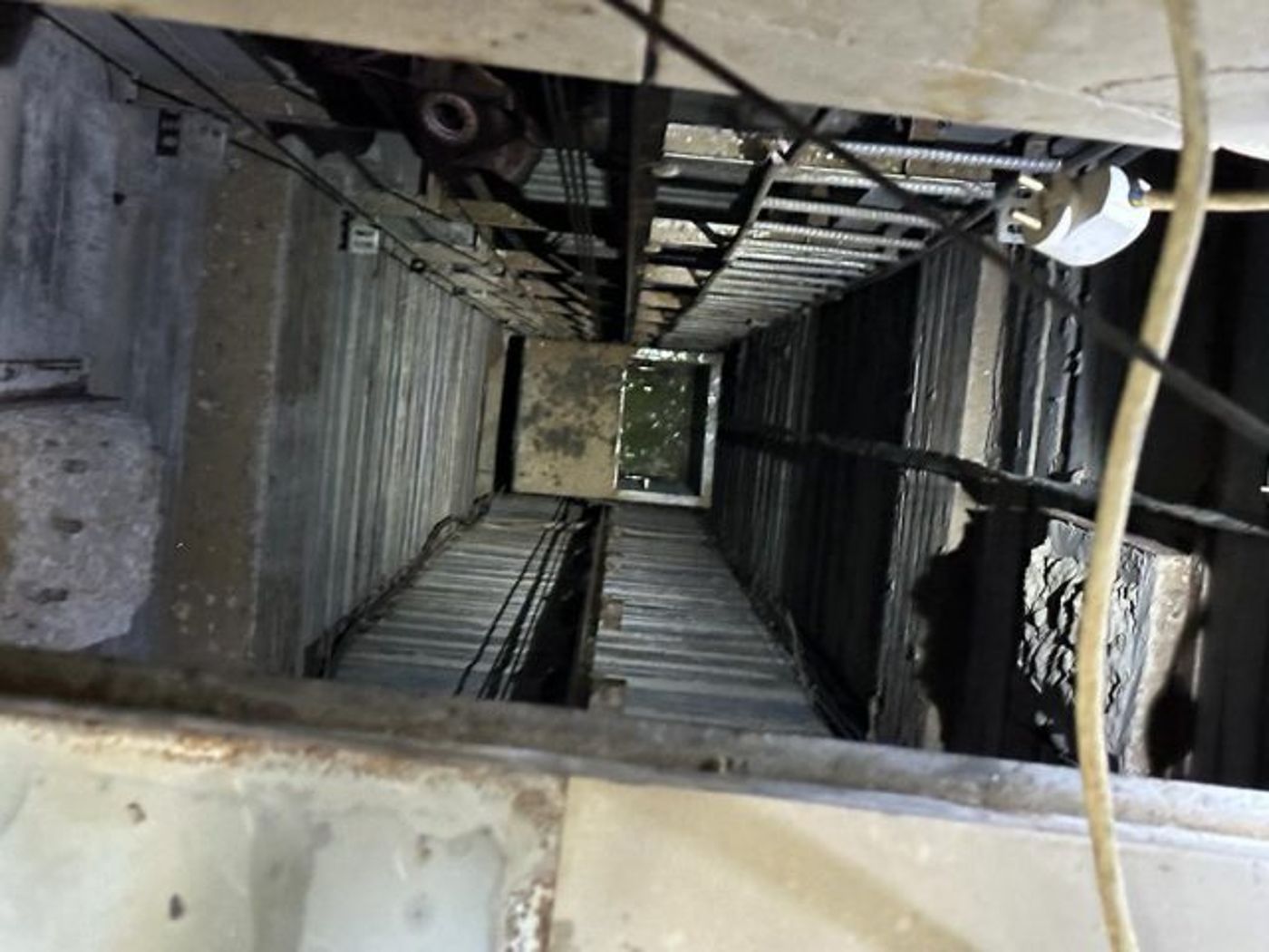 צפו: לוחמי צה"ל איתרו מנהרה עצומה ומאגרי נשק