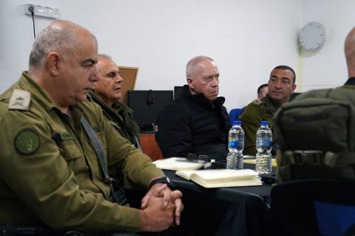 השר גלנט בהערכת מצב (אריאל חרמוני, משרד הביטחון)