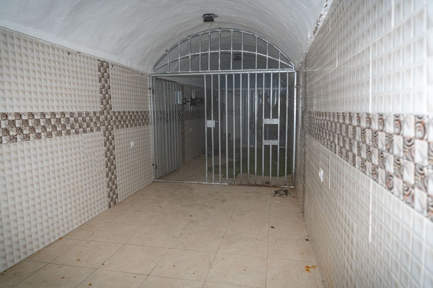 מטבח וחדרי כליאה: נחשפה המנהרה בה הוחזקו חטופים