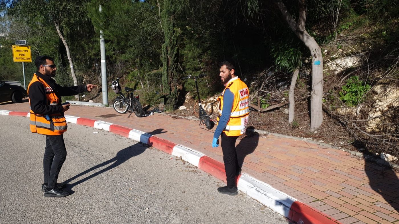 רוכב קורקינט חשמלי נפצע קשה בראש העין