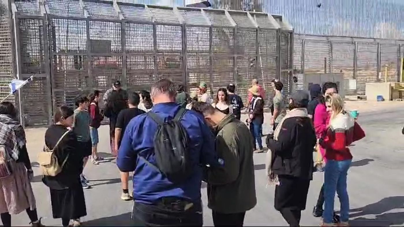 למרות החסימות: המפגינים מונעים כניסת הסיוע לעזה