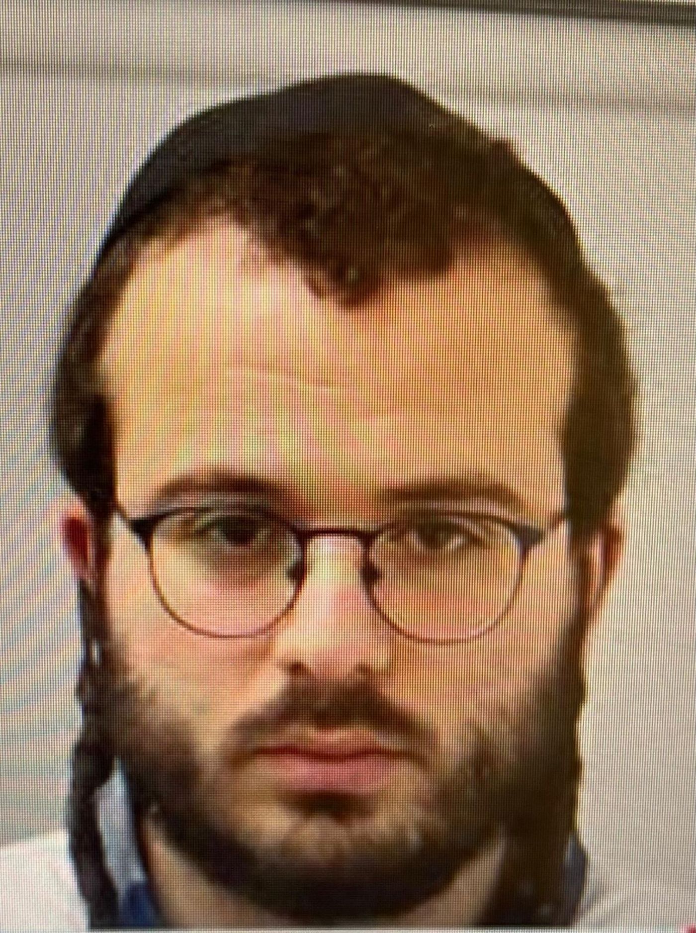 המשטרה חושפת: זה החשוד בביצוע עבירות מין בקטינים