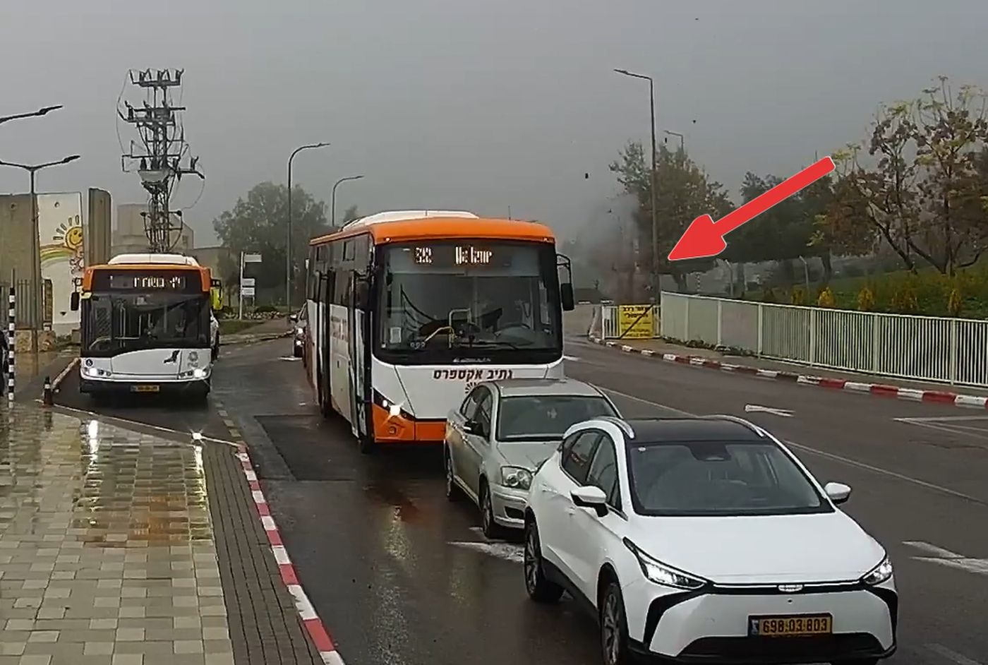 תיעוד: רגע פגיעת הטיל ליד ביה"ח זיו בצפת