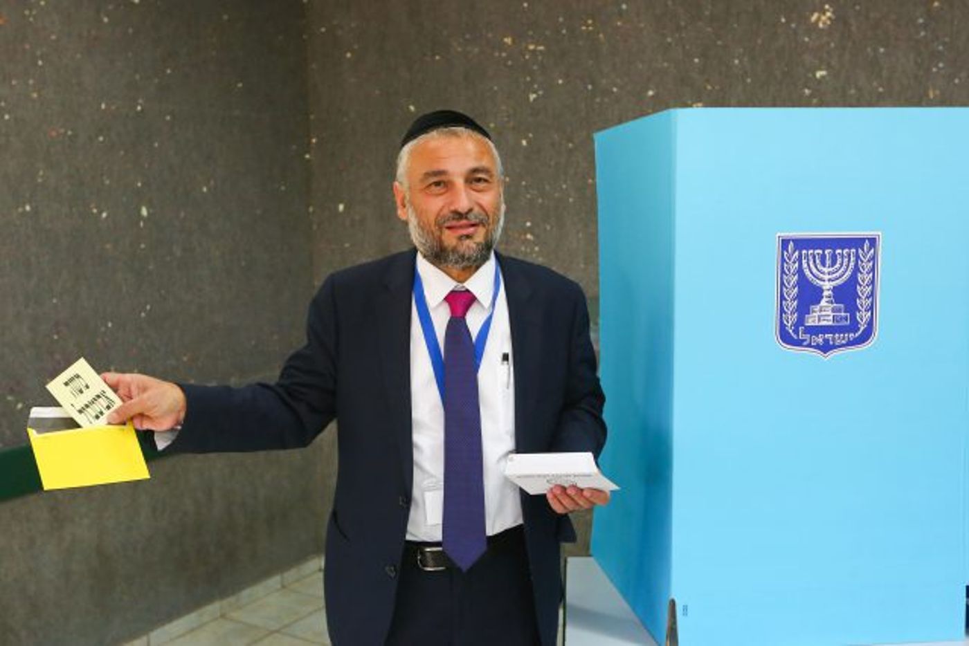 משה אבוטבול. מועמד הציבור הספרדי בבית שמש הזוכה לתמיכת הסיעה המרכזית