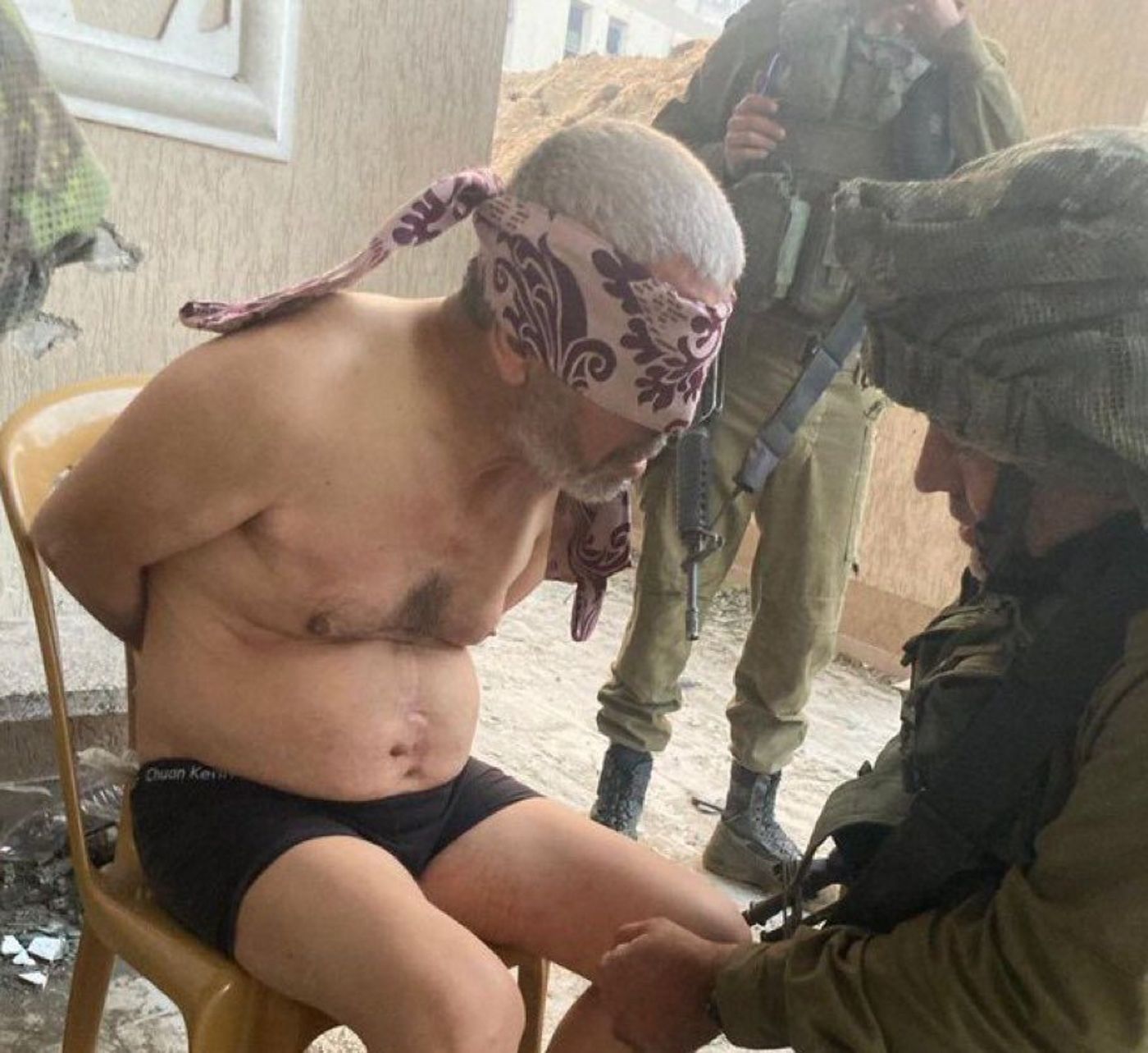 סינוואר באזיקים? התמונה שתועדה ועוררה סערה ברשת