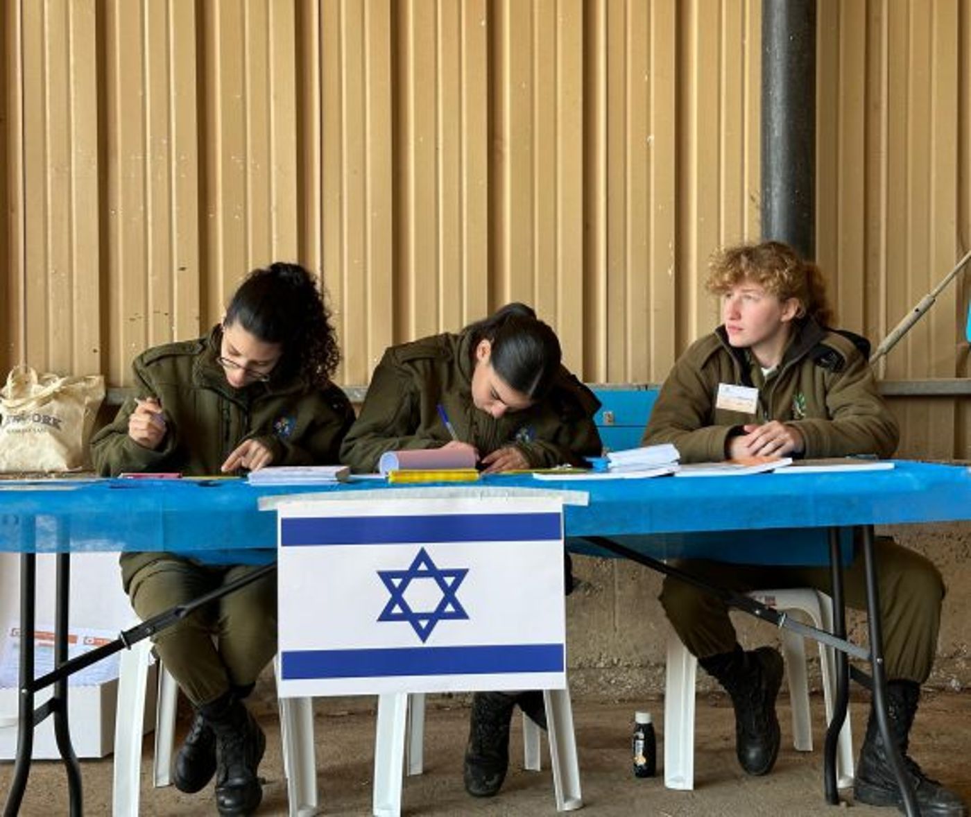 בחירות בצל מלחמה: קלפיות הוצבו ברצועת עזה