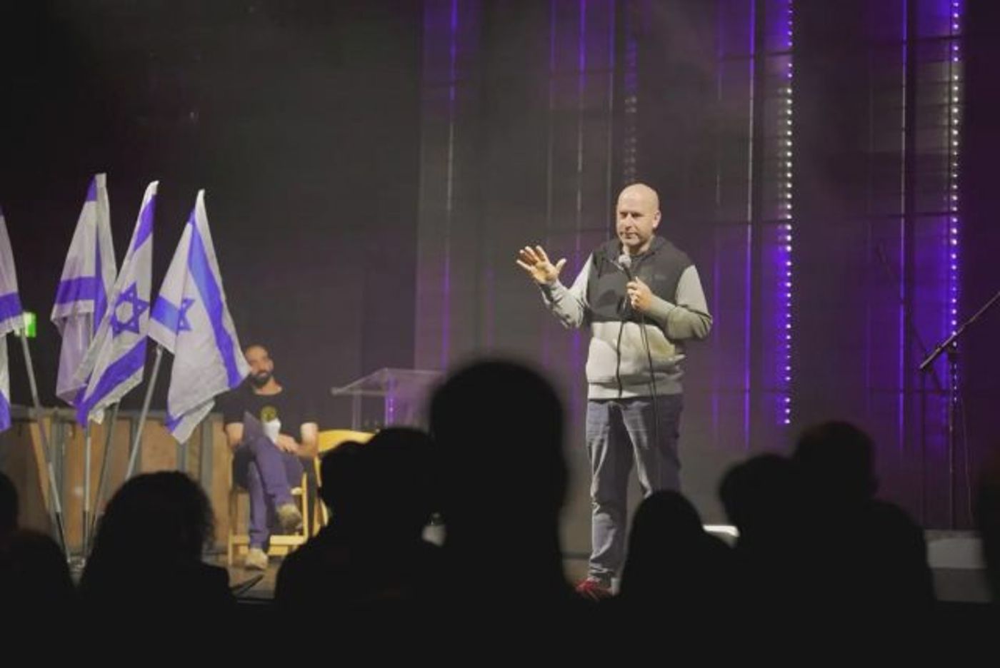 חנוך דאום
