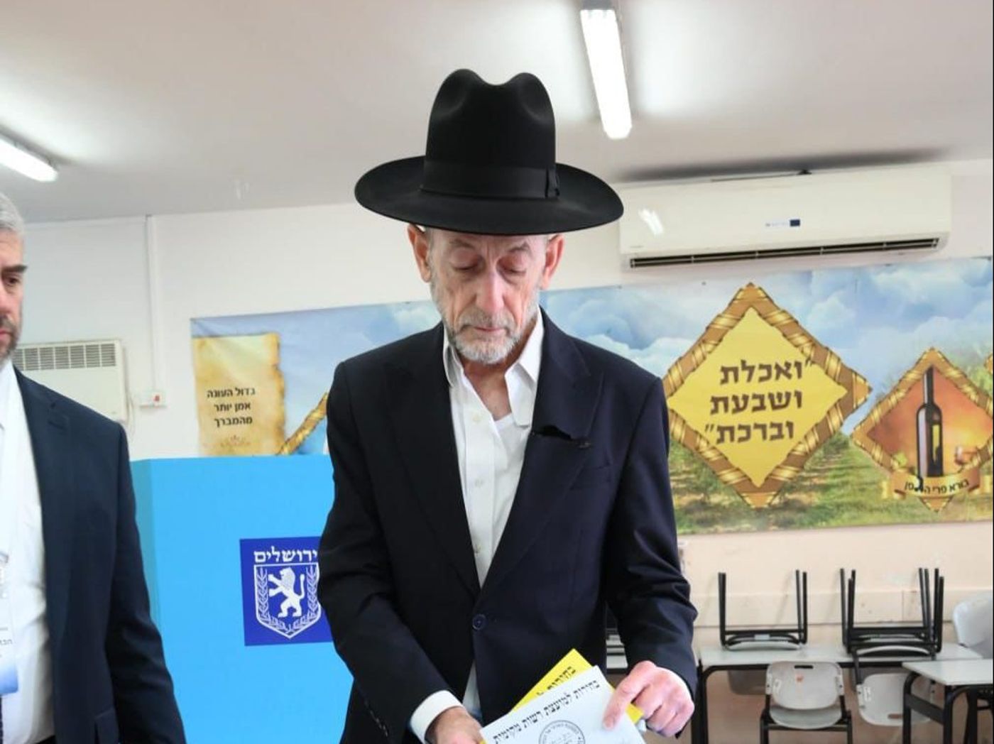 באופן חריג: סגן השר יצא להצביע בזמן שיושב שבעה