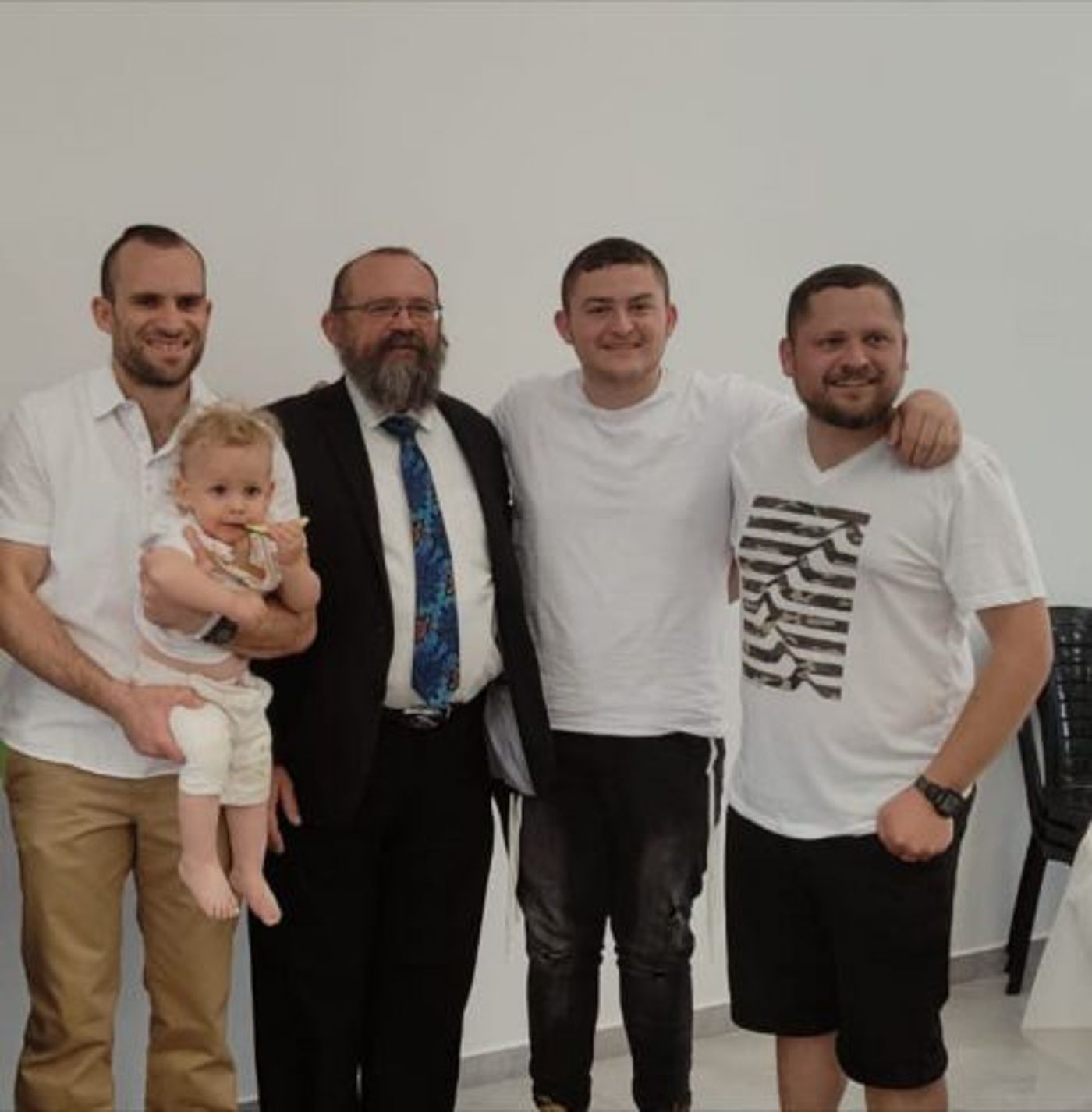 (יצחק צייגר ובניו, צילום באדיבות המשפחה)