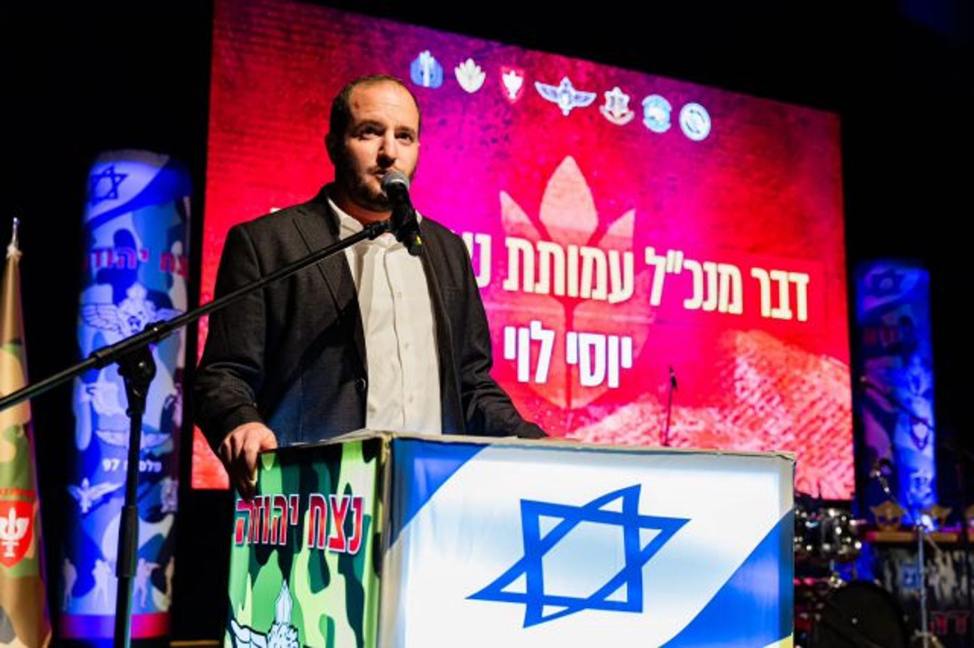 (ללא קרדיט)