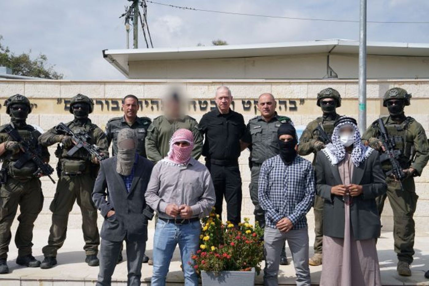 גלנט יחד עם לוחמי הימ"ס (אריאל חרמוני, משרד הביטחון)