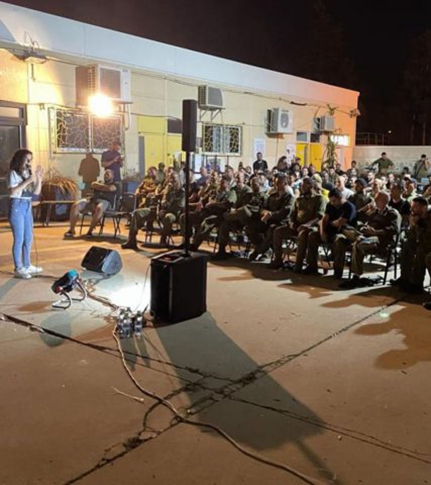 הסטנדאפיסטית שחורשת את צה"ל: בשמחה ננצח