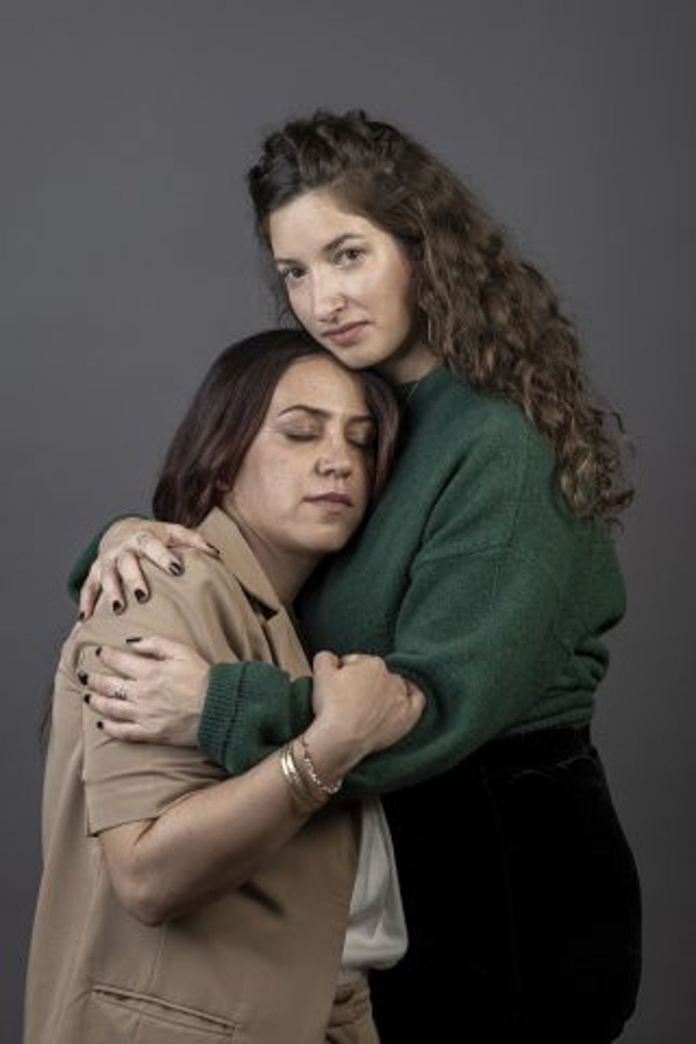 תערוכת "יד אחות": נשים מאחות את שברי המלחמה