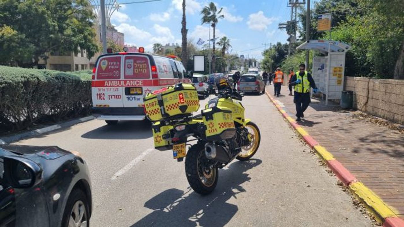 הולך רגל במצב קשה לאחר שנפגע מרכב בכפר יונה