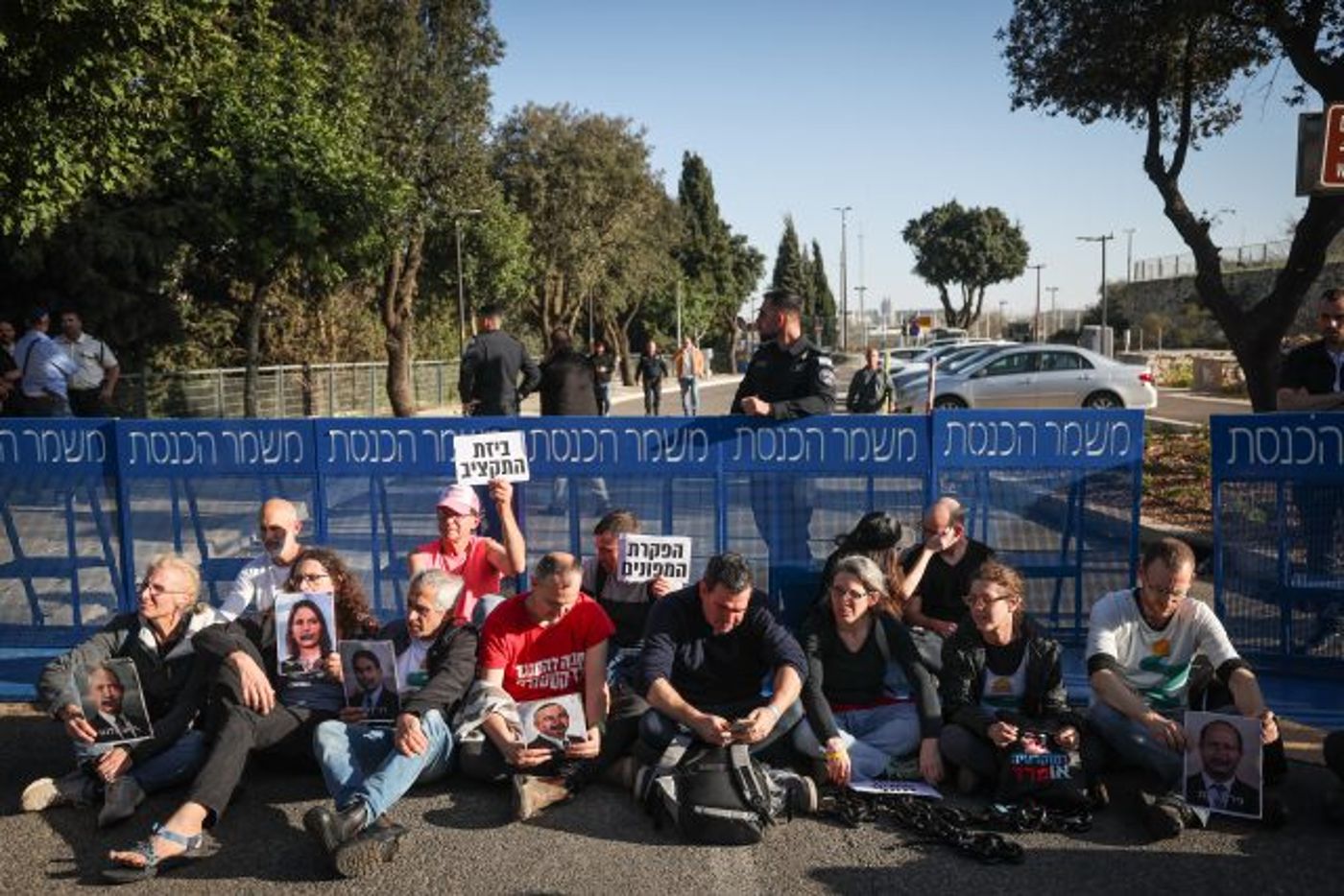 דרמה בכנסת: מפגינים ניסו לפרוץ בכוח לתוך המתחם