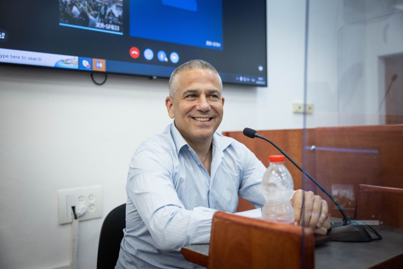 אאוץ': העקיצה של ינון מגל לשרון גל בשידור. צפו