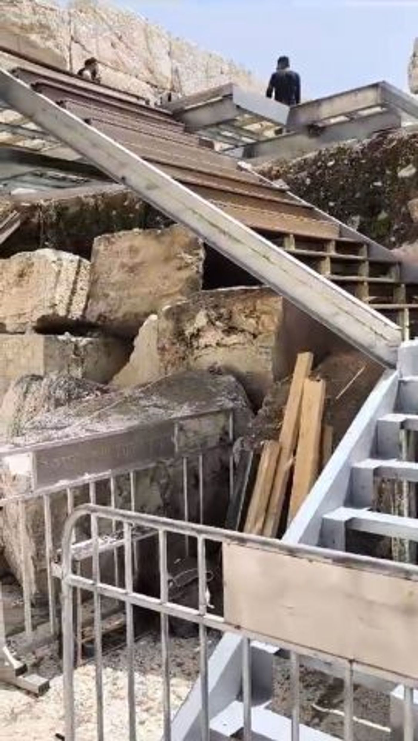 בעקבות פסיקת הרב הראשי: נשמרה קדושת אבני הכותל