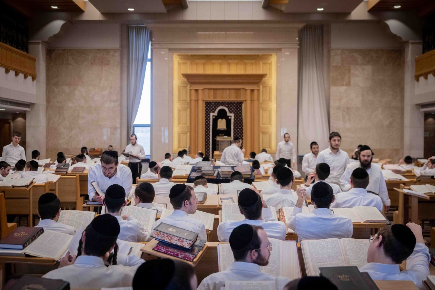 בעקבות עתירת לפיד: בג"ץ דורש הסבר על העברת הכספים לחרדים