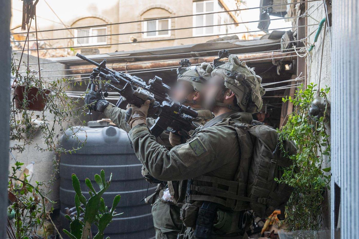 צפו: לוחמי אגוז נלחמים בשכונת אל אמל בחאן יונס