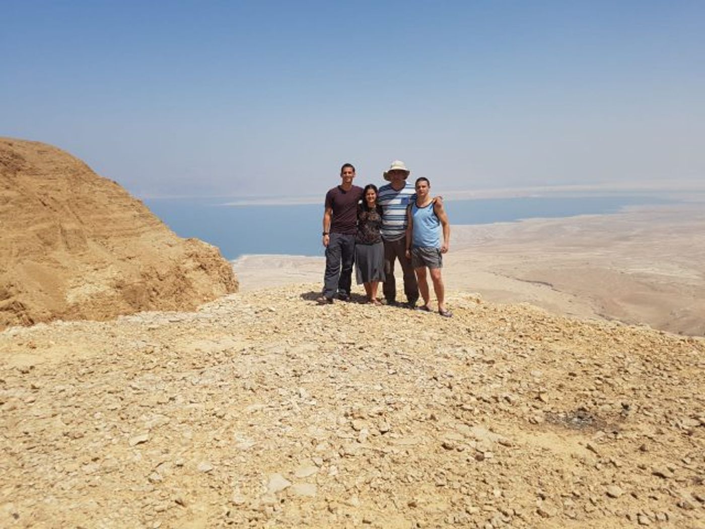 משפחת ליבמן בטיול משפחתי (ללא קרדיט)