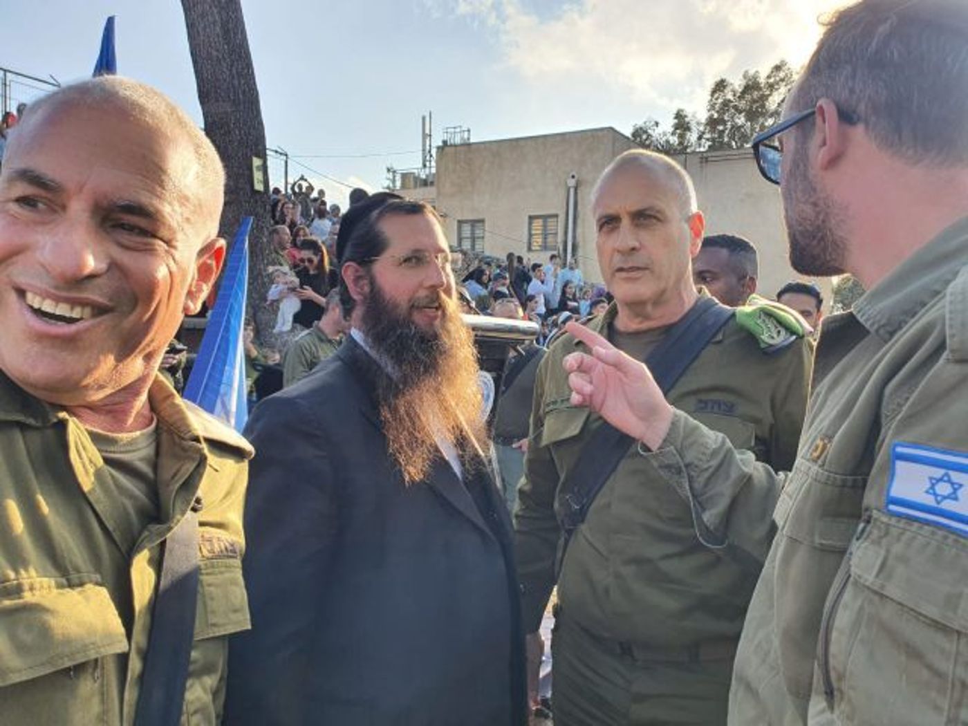 האלוף יהודה פוקס יחד עם ראש מועצת עמנואל