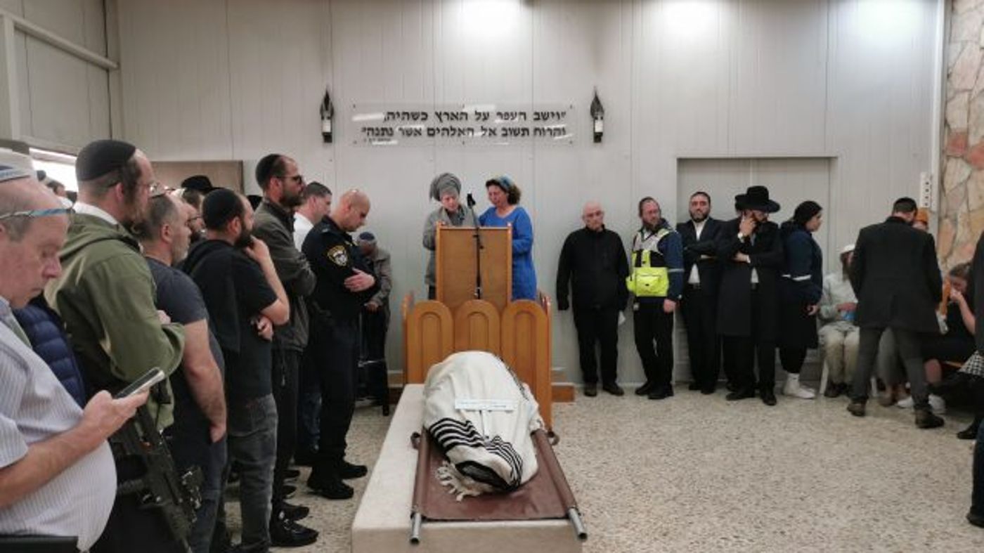 (ללא קרדיט)
