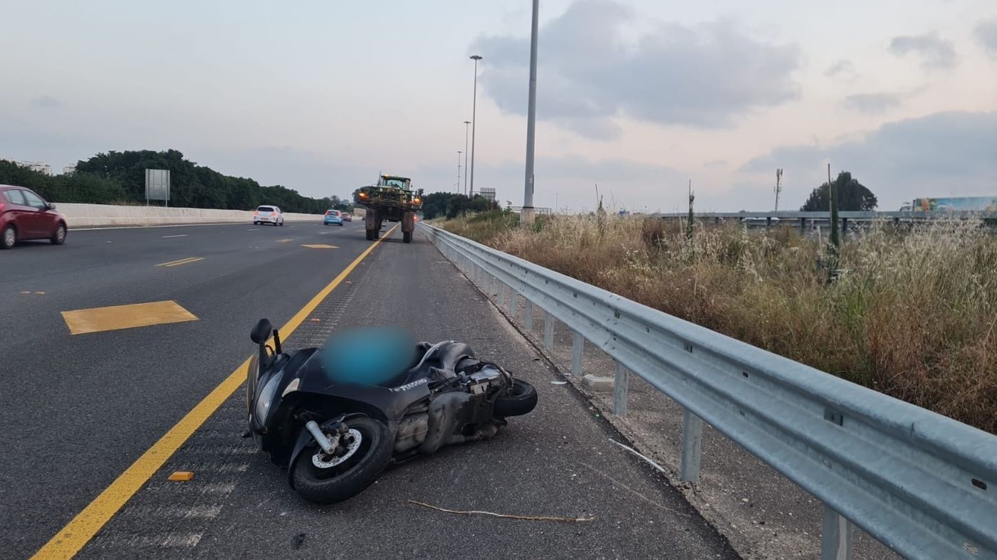 רוכב אופנוע נפצע קשה לאחר שנפגע מטרקטורון