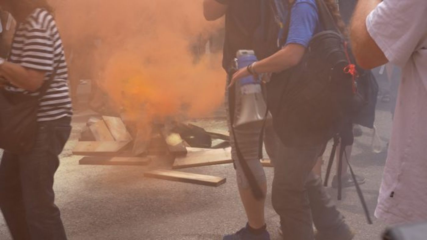 המפגינים הדליקו מדורות (קרדיט: דוברות המשטרה)