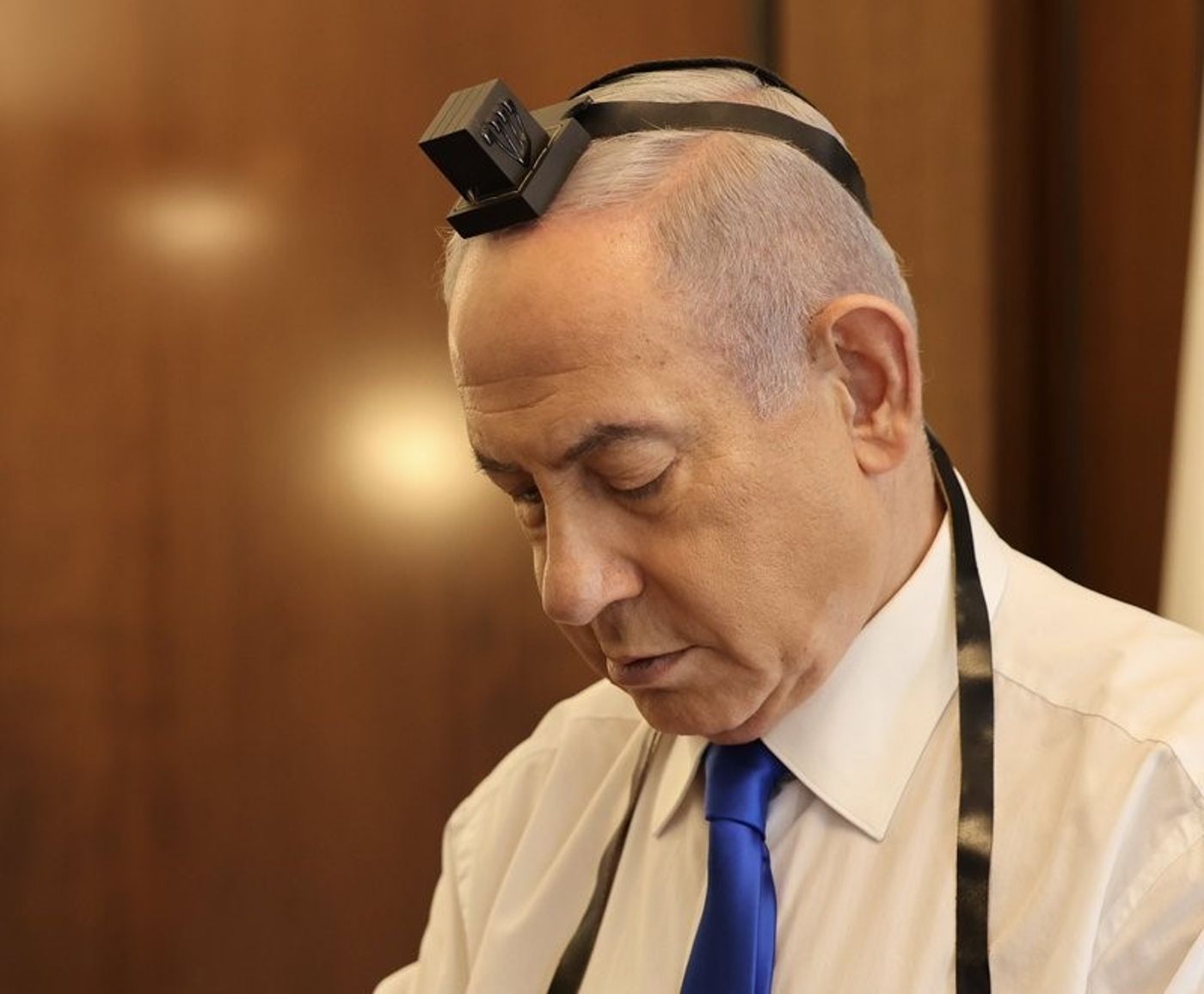 לראשונה אי פעם: תיעוד של נתניהו מניח תפילין