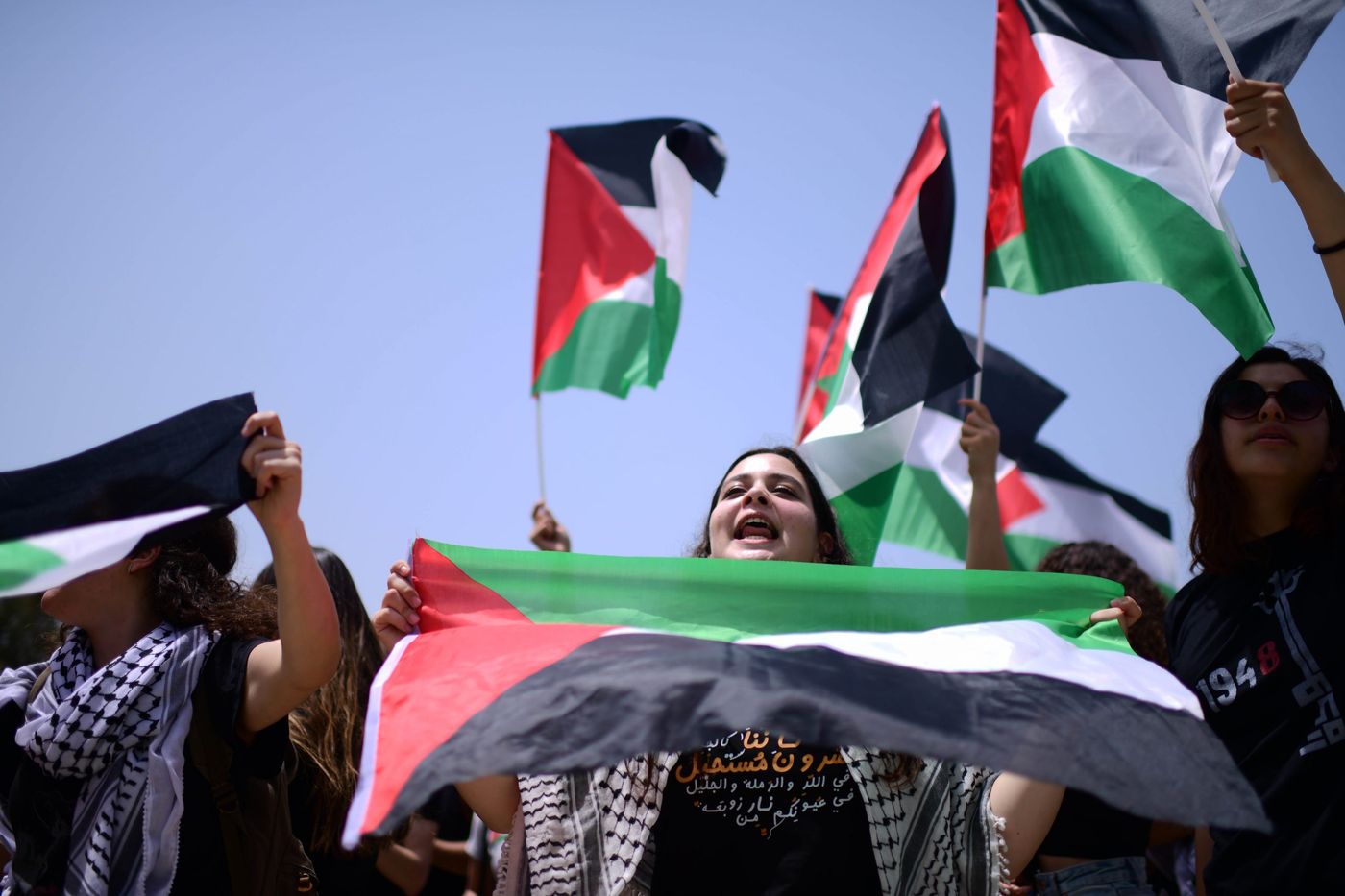 הסטודנטים ילכו לכלא? השרים ידונו בחוק האוסר הנפת דגלי פלסטין