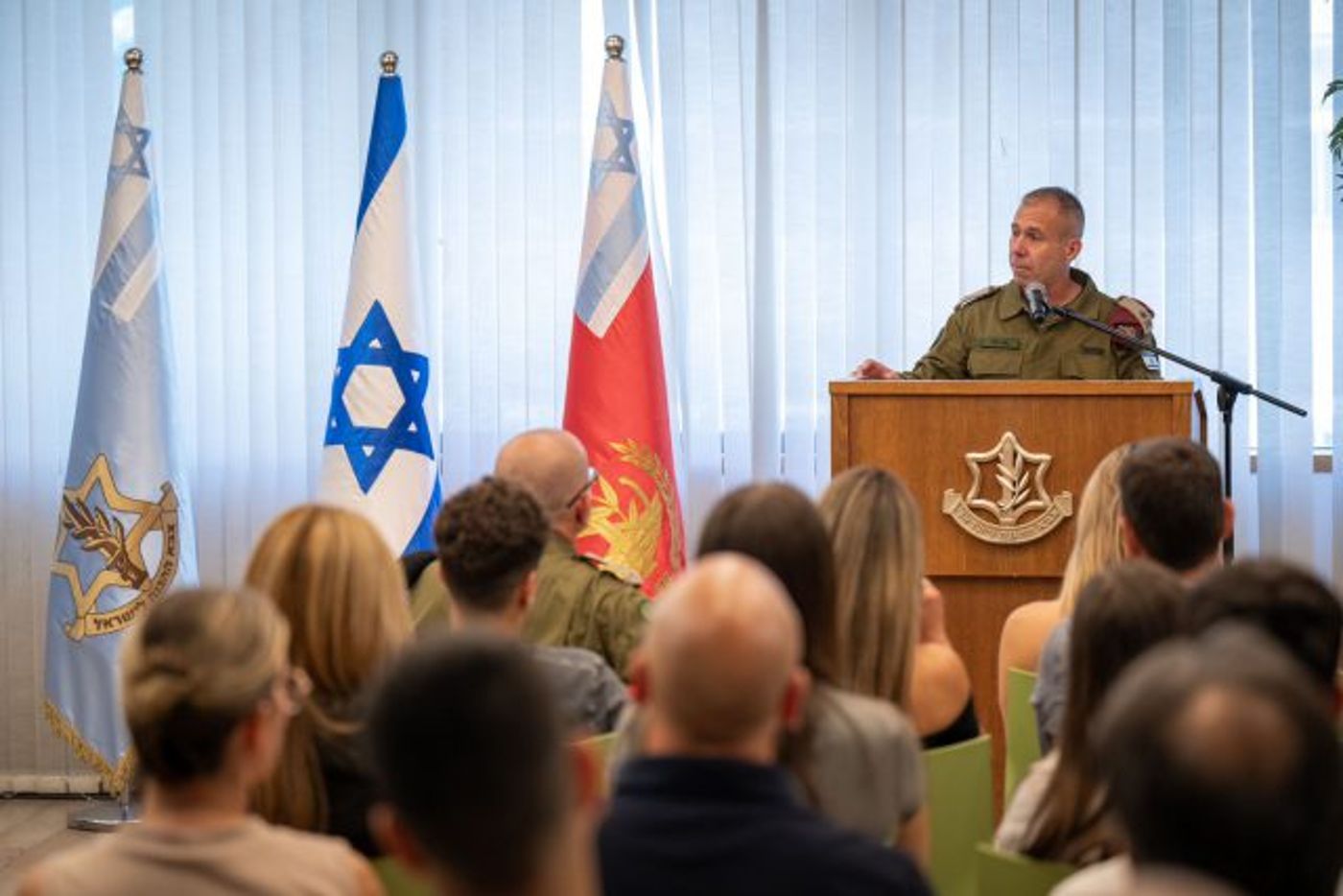 המזכיר היוצא, האלוף אבי גיל