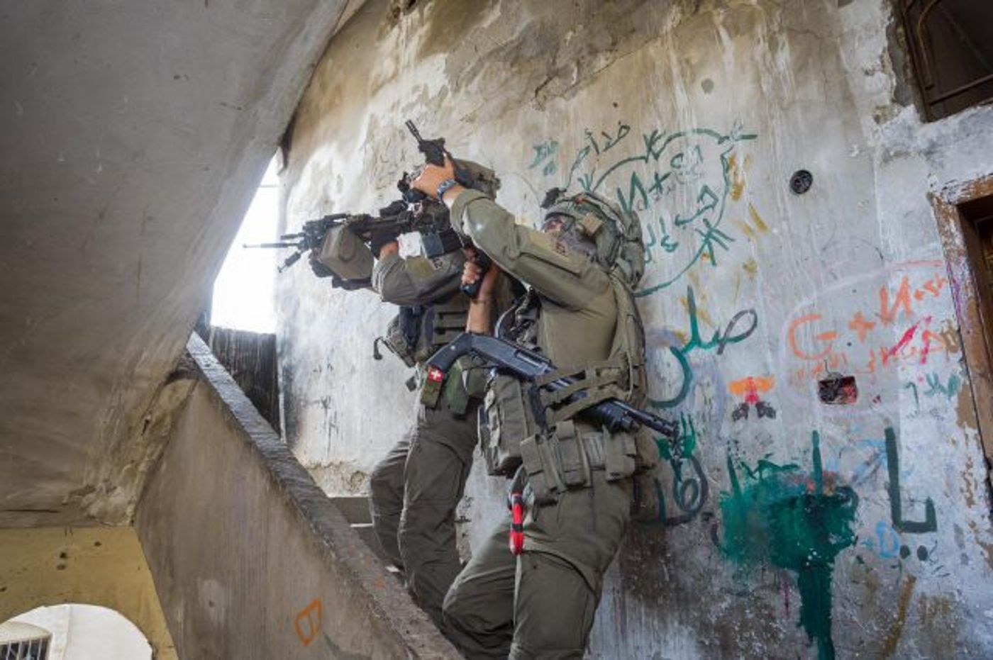 מחבל הציץ מפיר וחוסל, אמל"ח הוחבא בכריות