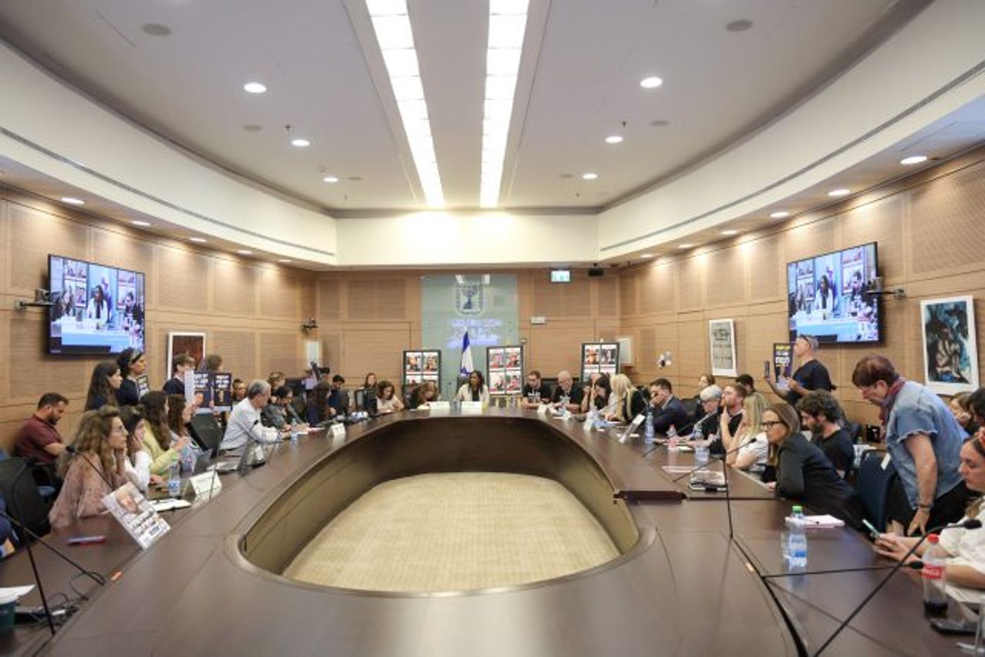 בת החטוף: "הבית מטונף, מצעים לא מוחלפים והכיור מלא"