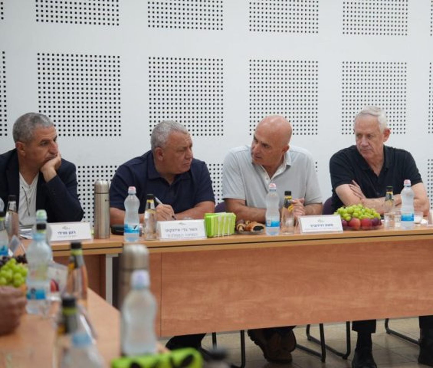 גנץ בצפון נגד נתניהו: "הוא היה צריך להיות פה היום"