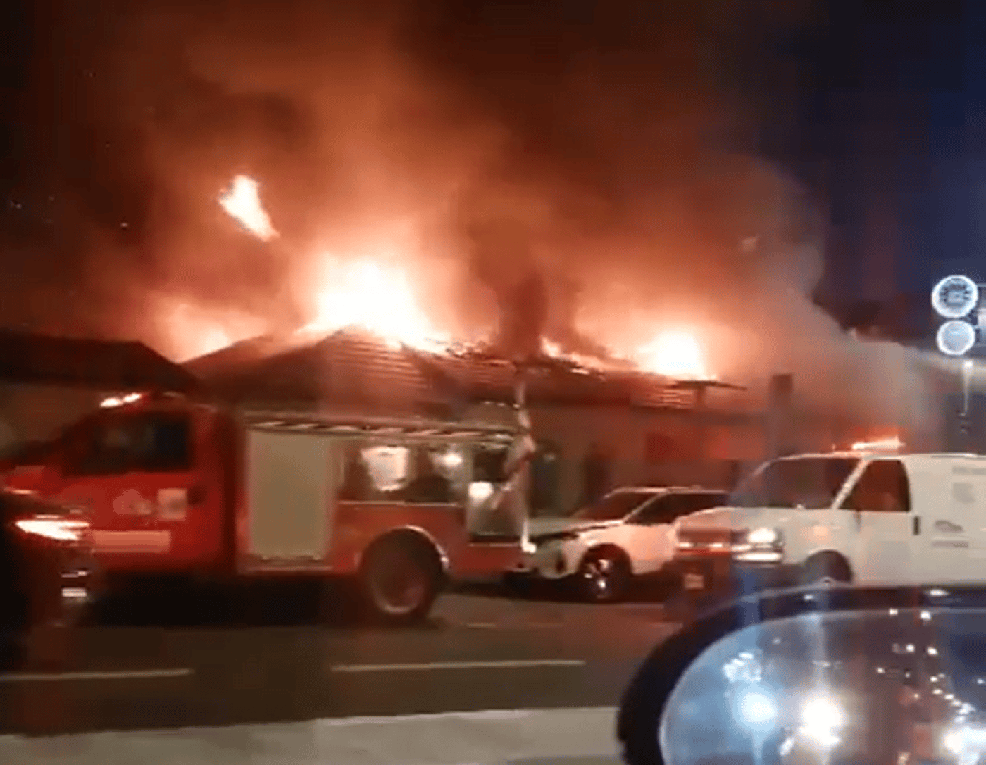תיעוד: מסעדת "אמא" הירושלמית עולה באש