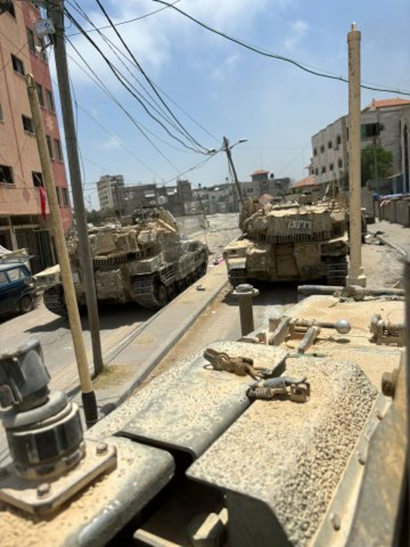 הטנקים מבודדים את המרחב שהחטופים נמצאים בו
