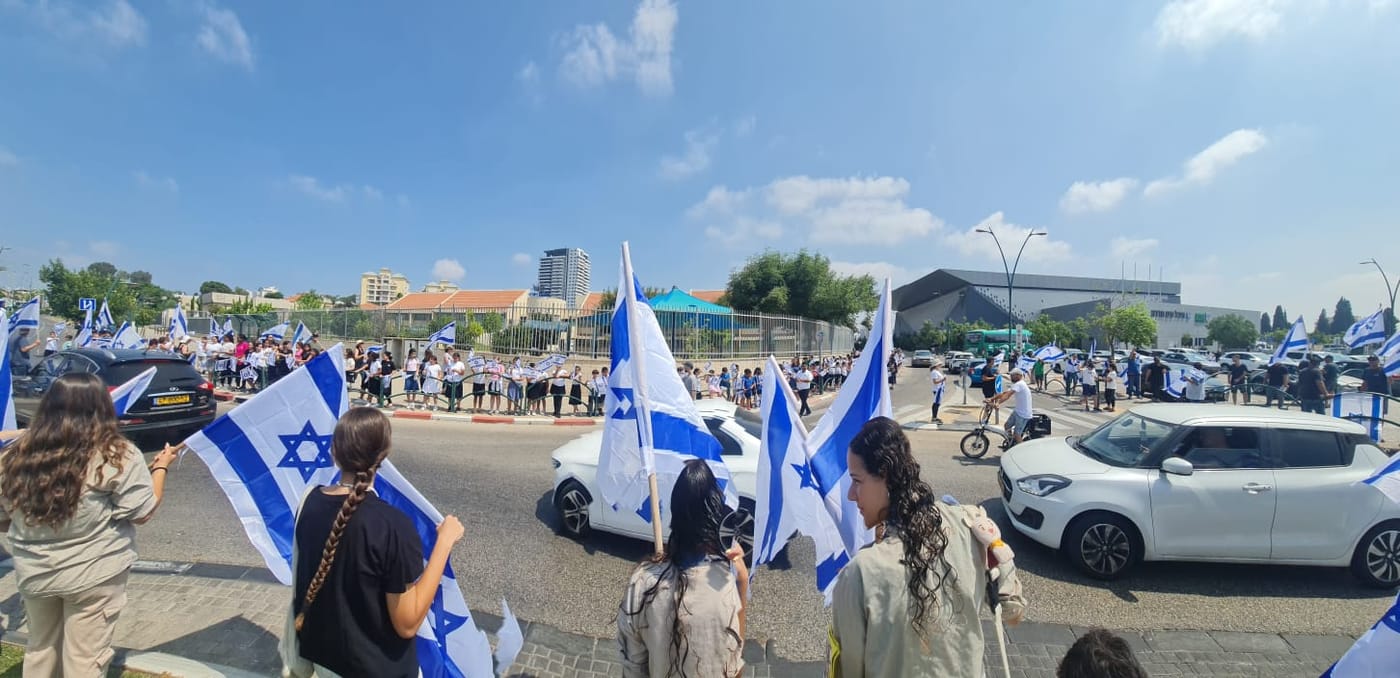 המונים מלווים את אלון סקאג'יו ז"ל בדרכו האחרונה