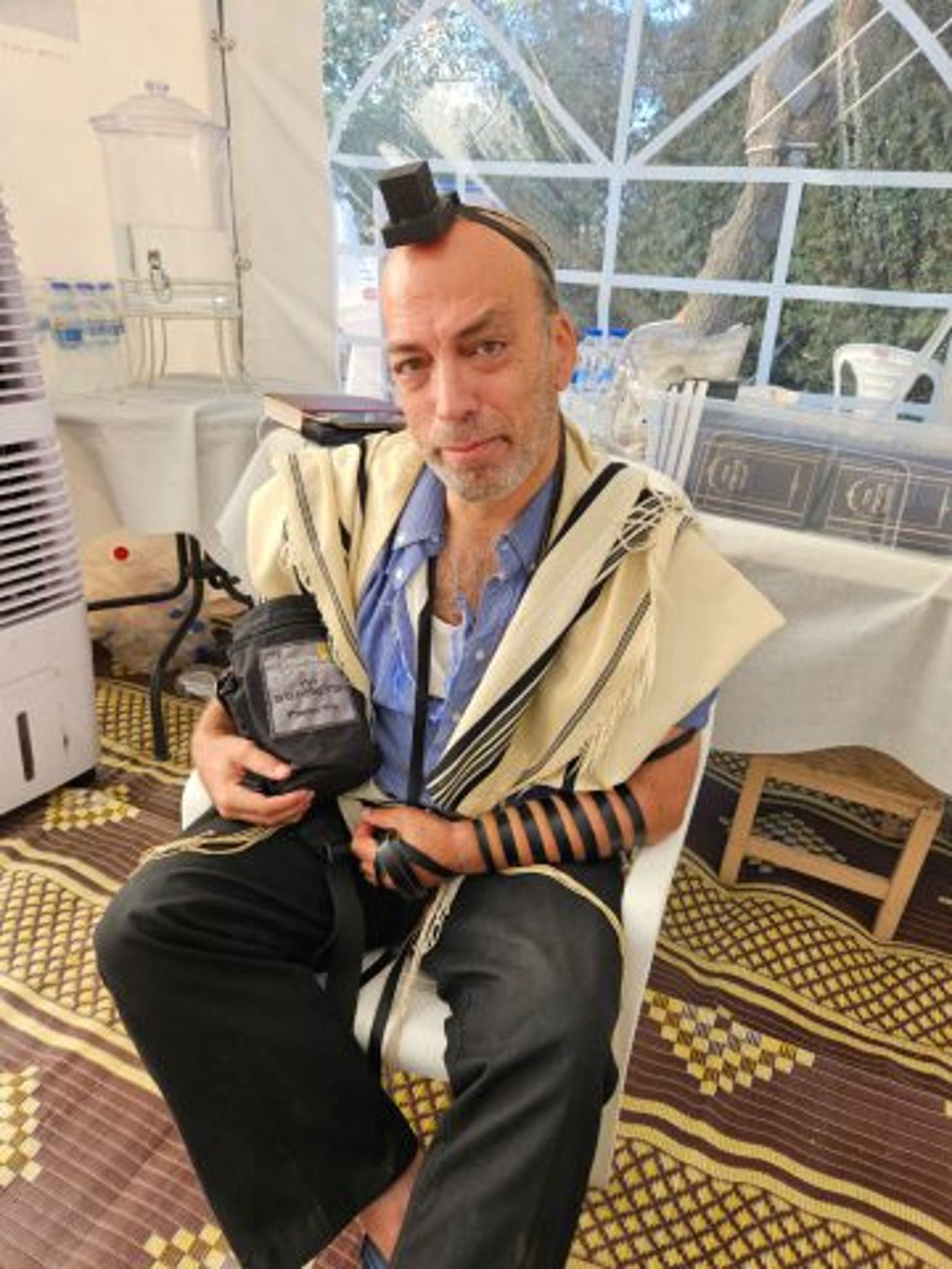 אביו של מלכיה גרוס עם התפילין (ארגון צל"ש)