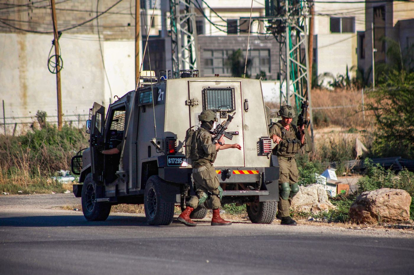 תיעוד ממצלמת הקסדה: מסתערבים עצרו חוליית מחבלים
