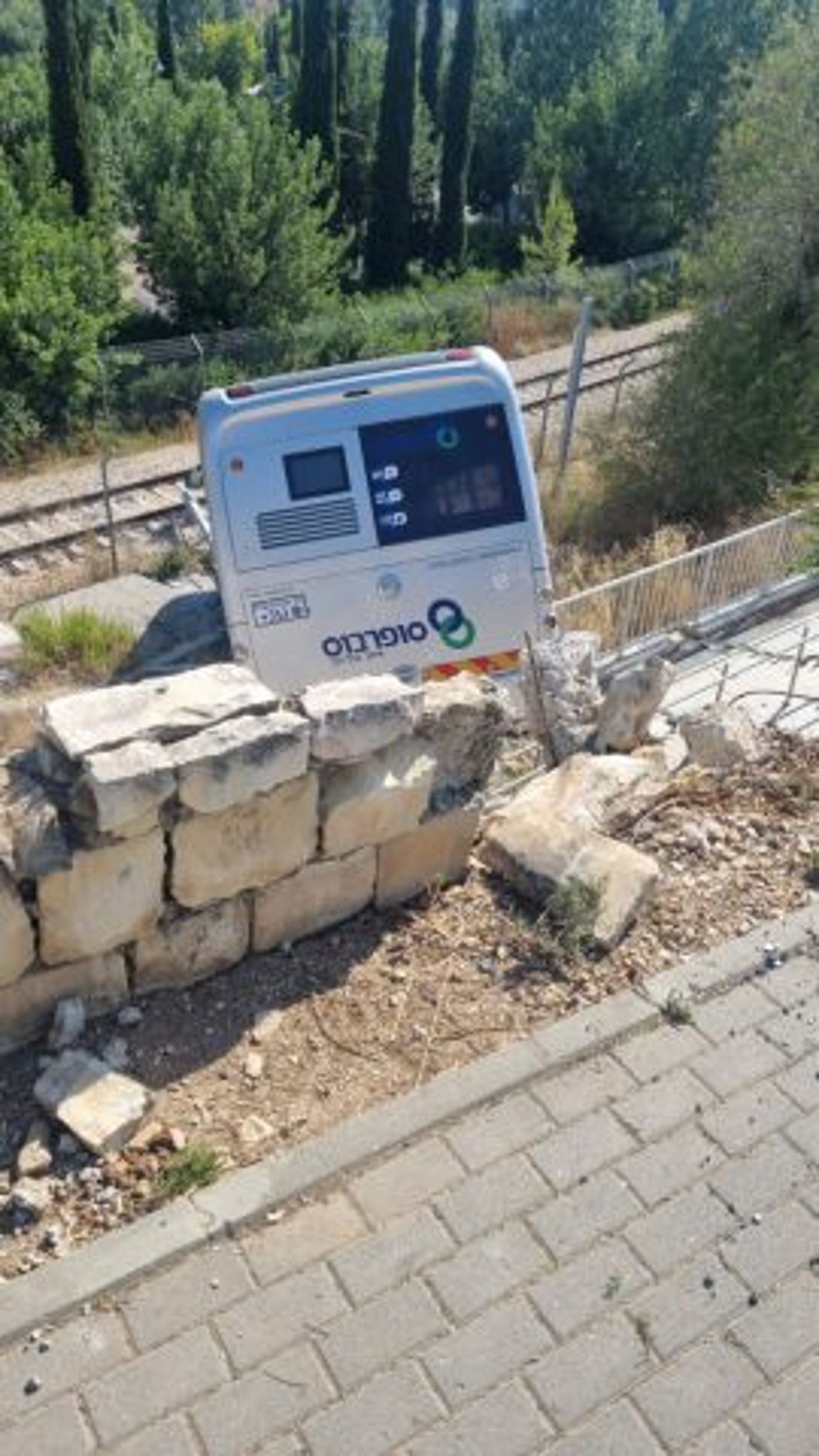 ירושלים: אוטובוס התדרדר לוואדי סמוך לגן החיות התנ"כי