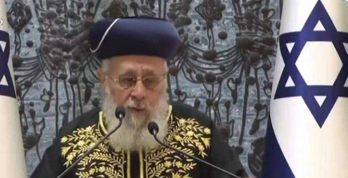 הרב הראשי: "מותר לשחרר מחבלים עם דם על הידיים"