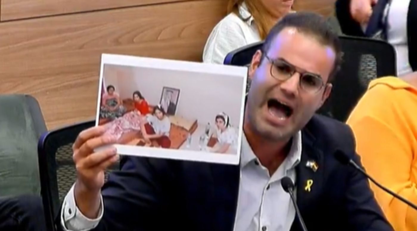 הח"כ הוציא תמונה ועורר מהומה: "תתבייש לך". צפו