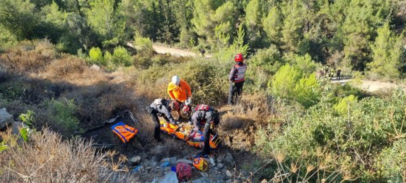 תיעוד: נתקעו בהרי ירושלים וחולצו על ידי מסוק