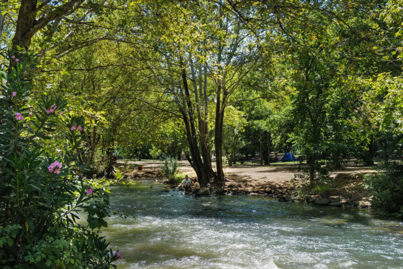 אזרח נהרג מפגיעה ישירה של רקטה בקיבוץ הגושרים