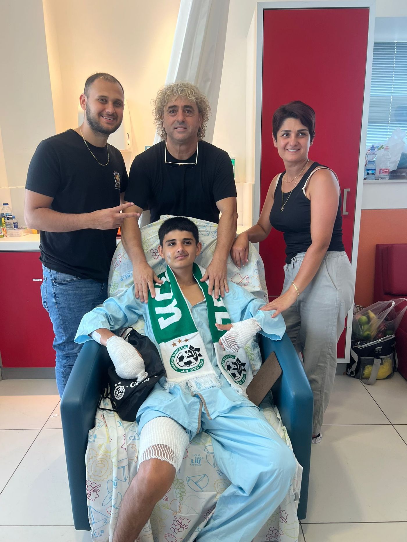 מרגש: ההפתעה של ביה"ח רמב"ם לילד שנפצע בירי למג'דל שמס