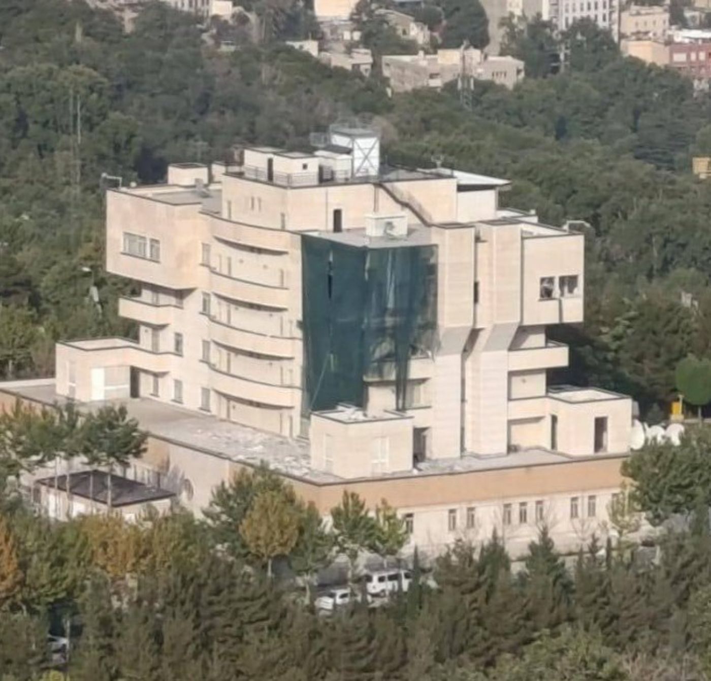 המתחם המאובטח בטהראן, צילום מקומי.