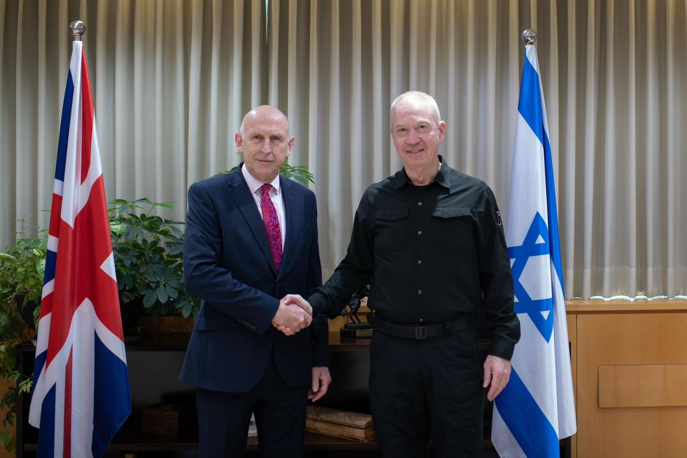 גלנט לשר ההגנה הבריטי: להקים קואליציה בינלאומית נגד איראן