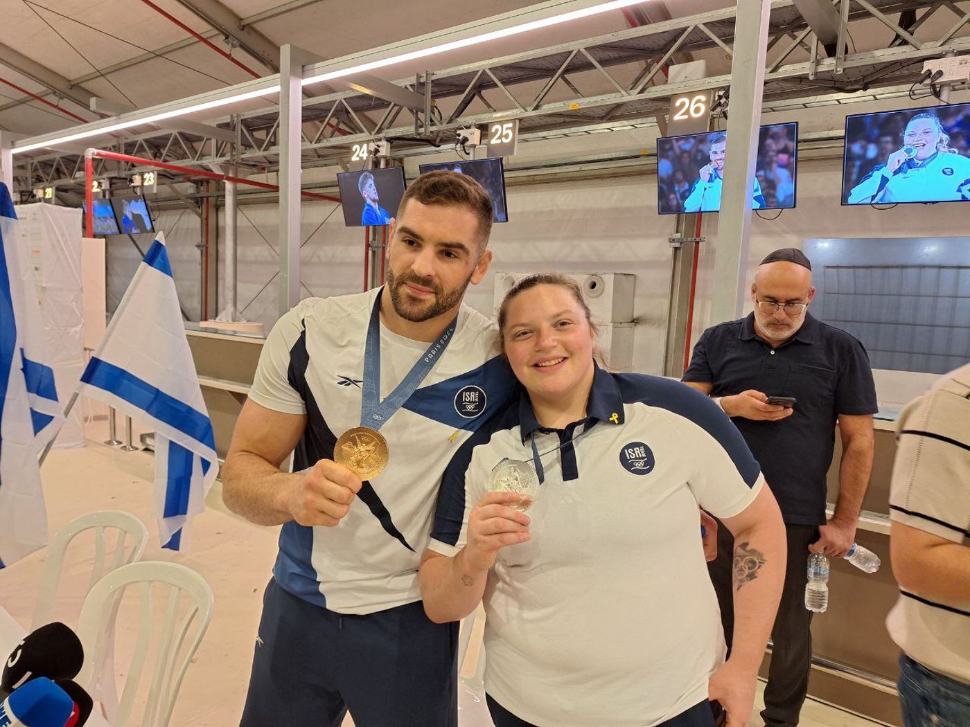רז הרשקו ופיטר פלצ'יק עם המדליות