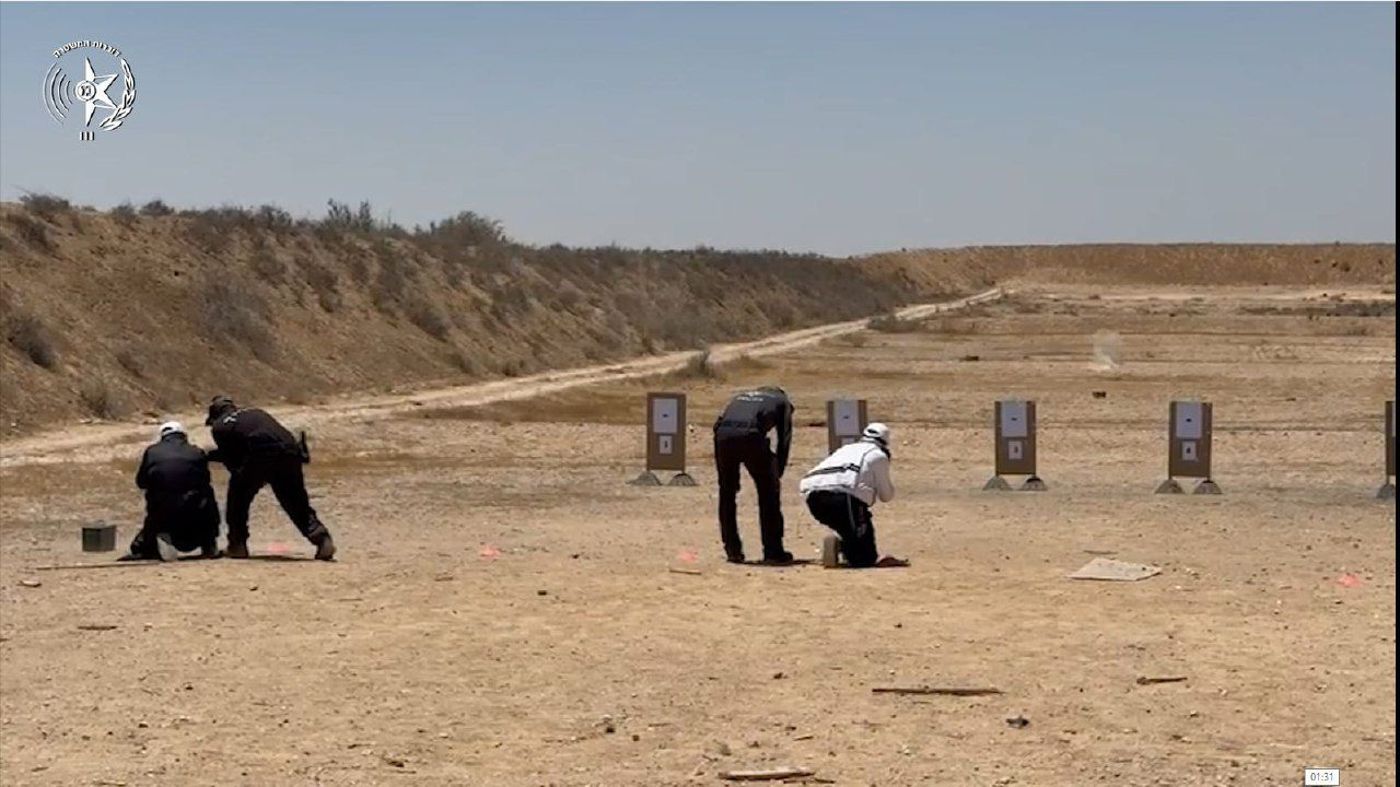 "פורצים דרך": חסידים מערד הוכשרו לירי בנשק