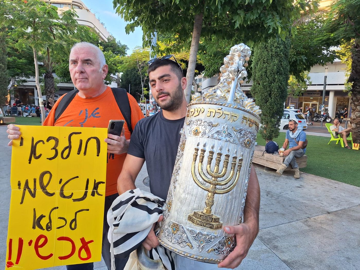 תפילת מחאה בכיכר דיזינגוף: "למה רק ליהודים אסור?"